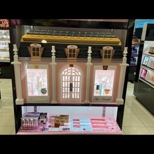 Iso Too Faced display